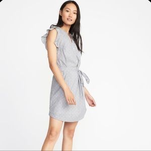 Clip-Dot Tie-Belt Shirt Dress
Blue Stripe